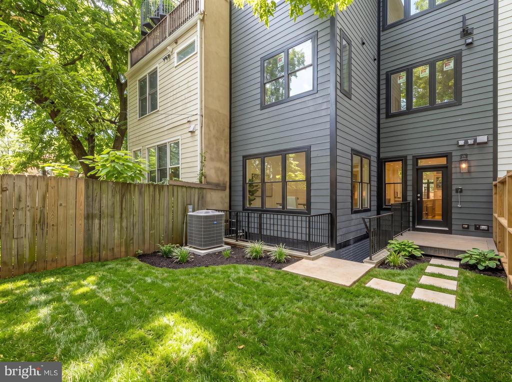 1237 4TH STREET NW Unit: B1