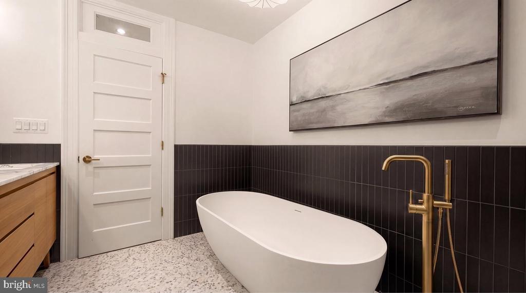 1237 4TH STREET NW Unit: B1