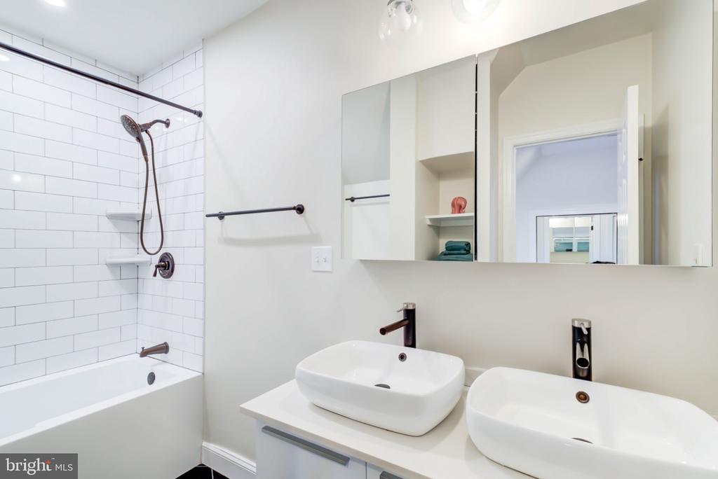 1717 LAMONT STREET NW Unit: D