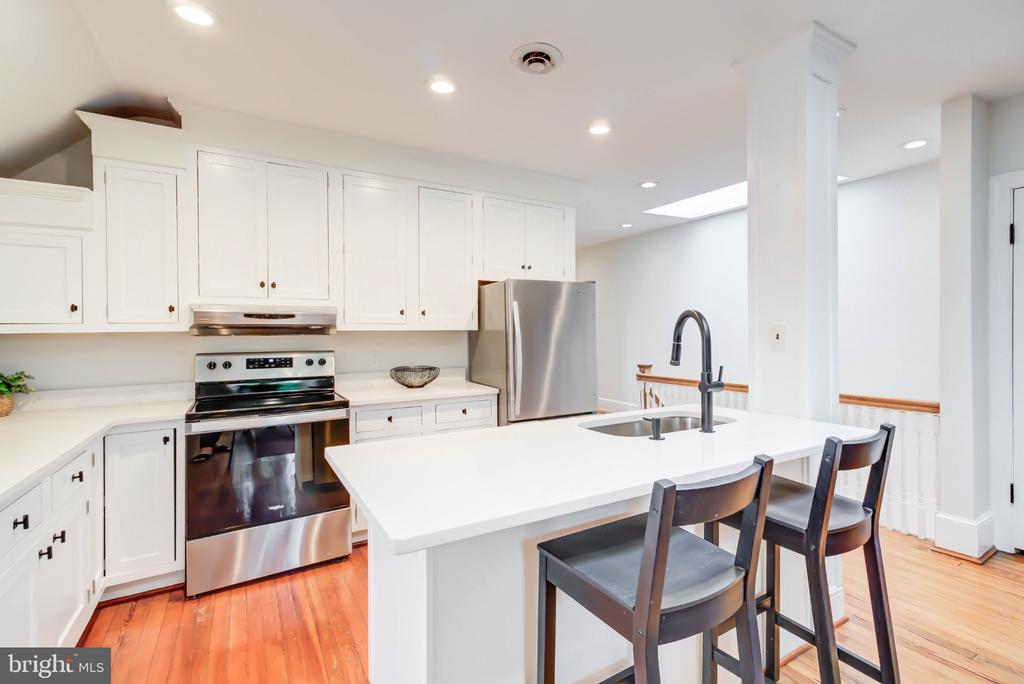 1717 LAMONT STREET NW Unit: D