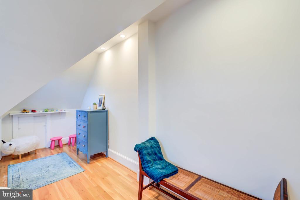 1717 LAMONT STREET NW Unit: D