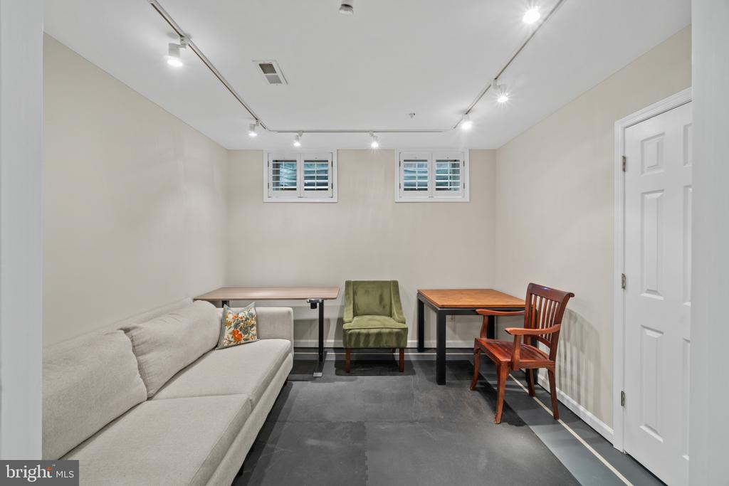 6438 CLOISTER GATE DRIVE Unit: 6438