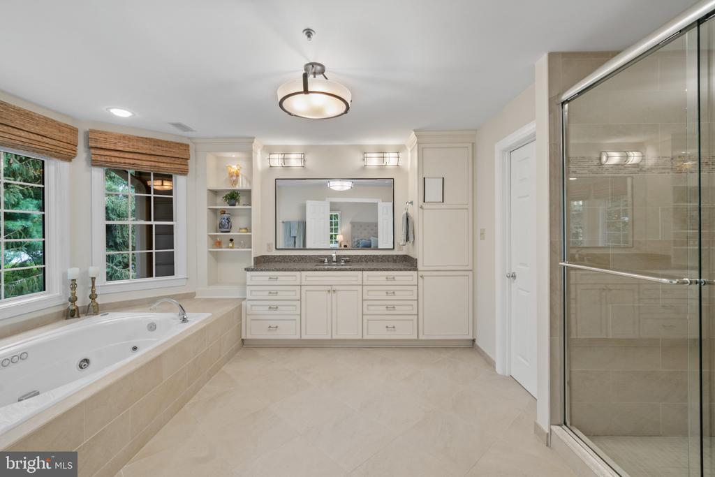 6438 CLOISTER GATE DRIVE Unit: 6438