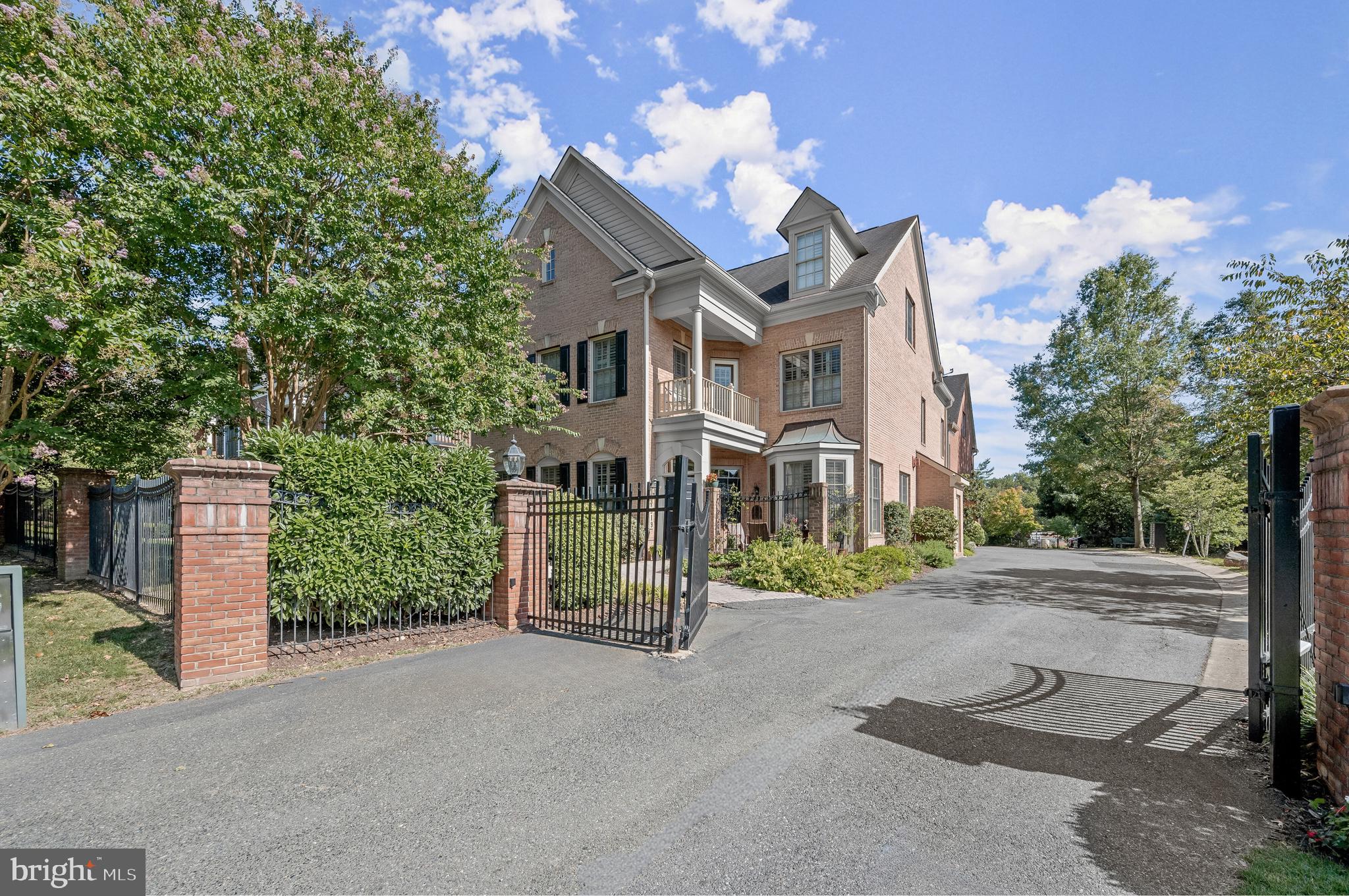 8521 GAVIN MANOR COURT
