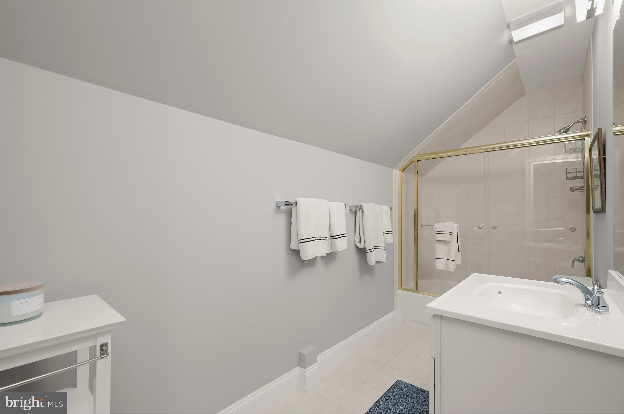 8521 GAVIN MANOR COURT