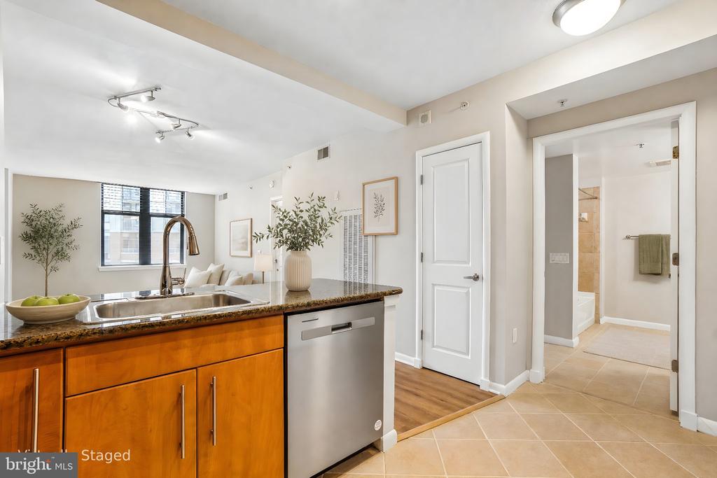 1021 GARFIELD STREET Unit: 627