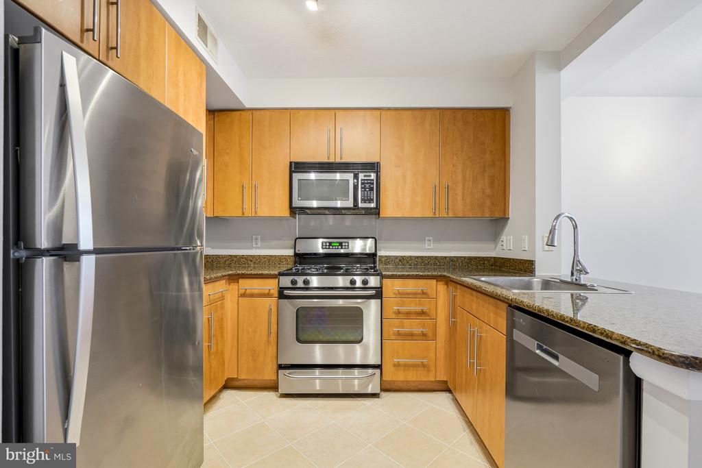 1021 GARFIELD STREET Unit: 627