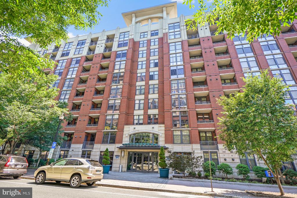 1021 GARFIELD STREET Unit: 627
