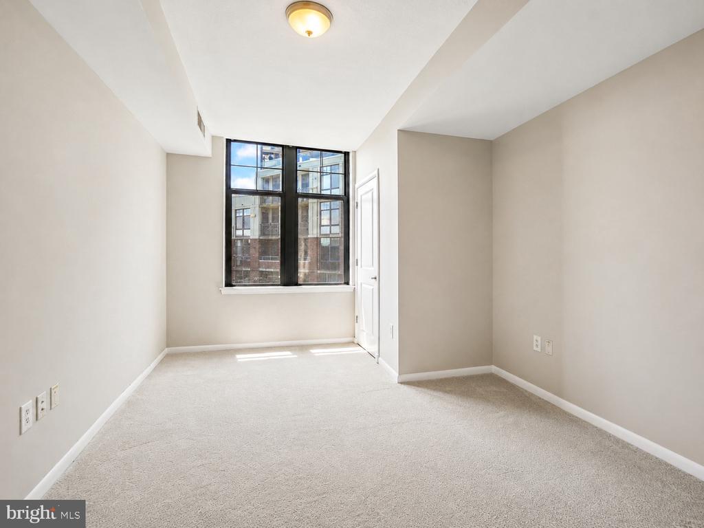 1021 GARFIELD STREET Unit: 627