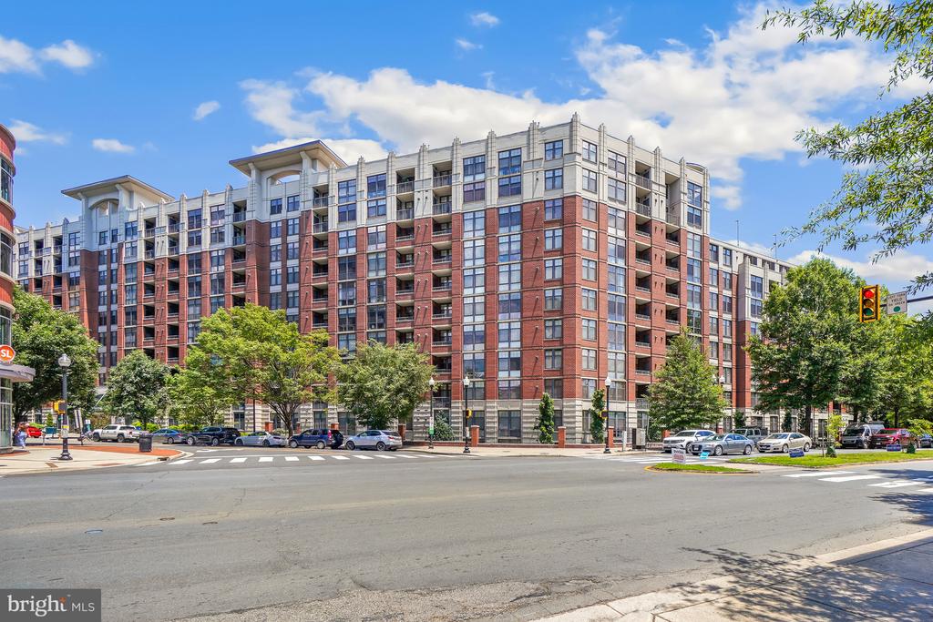 1021 GARFIELD STREET Unit: 627