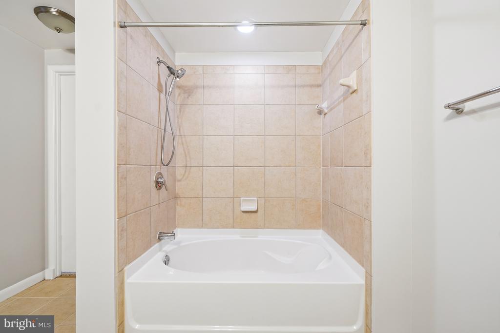 1021 GARFIELD STREET Unit: 627