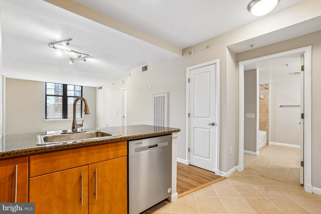 1021 GARFIELD STREET Unit: 627