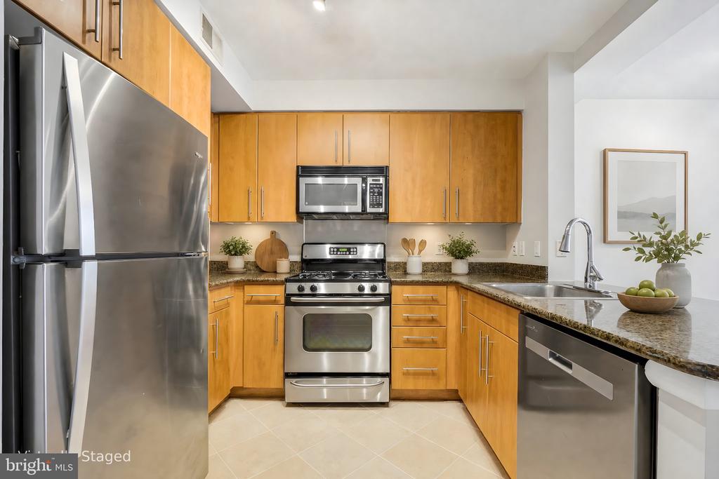 1021 GARFIELD STREET Unit: 627