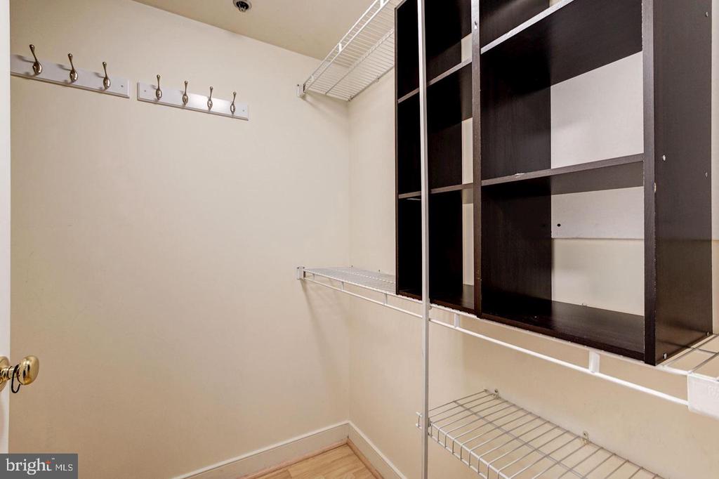 1050 N TAYLOR STREET Unit: 1-213