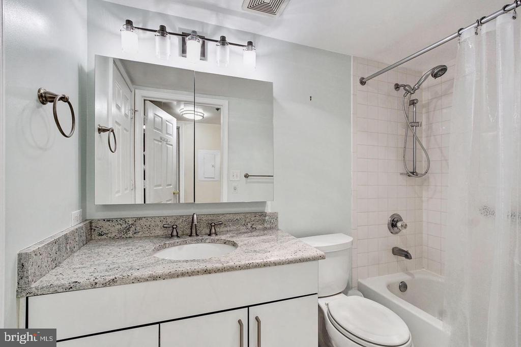 1050 N TAYLOR STREET Unit: 1-213