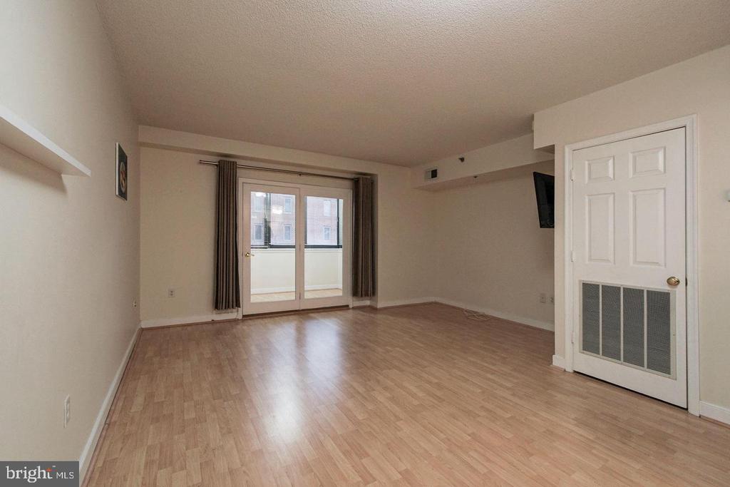 1050 N TAYLOR STREET Unit: 1-213