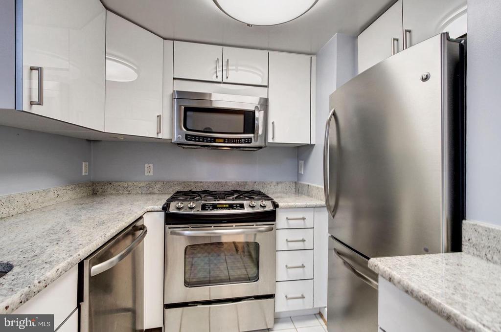 1050 N TAYLOR STREET Unit: 1-213