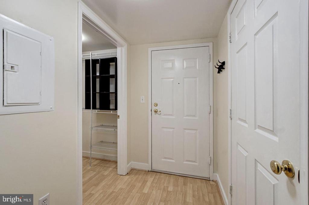1050 N TAYLOR STREET Unit: 1-213