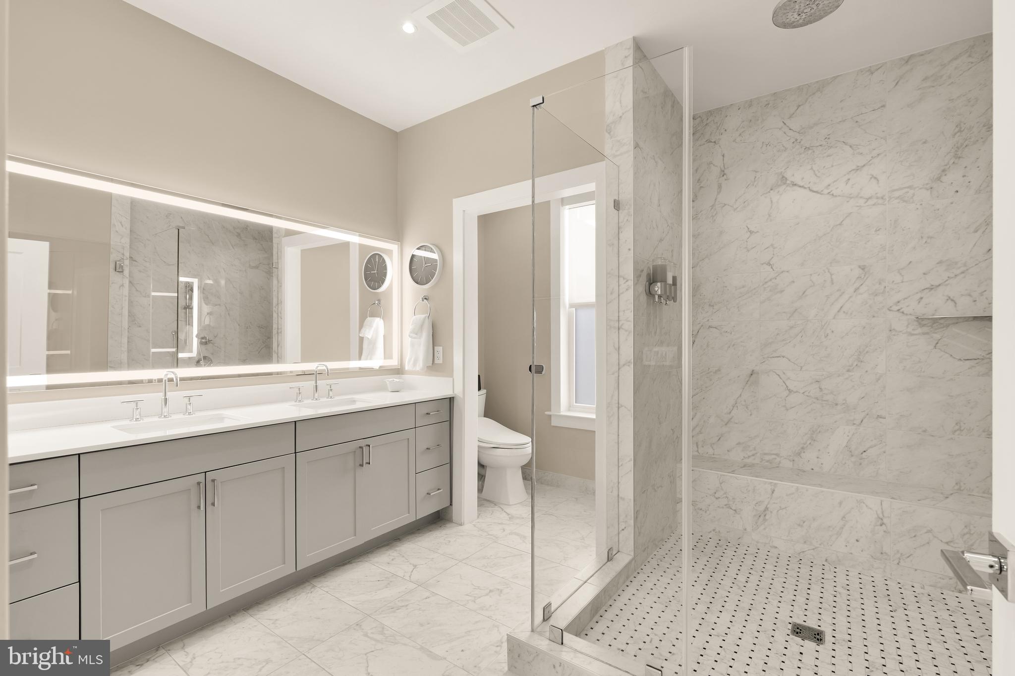 215 MONTGOMERY STREET