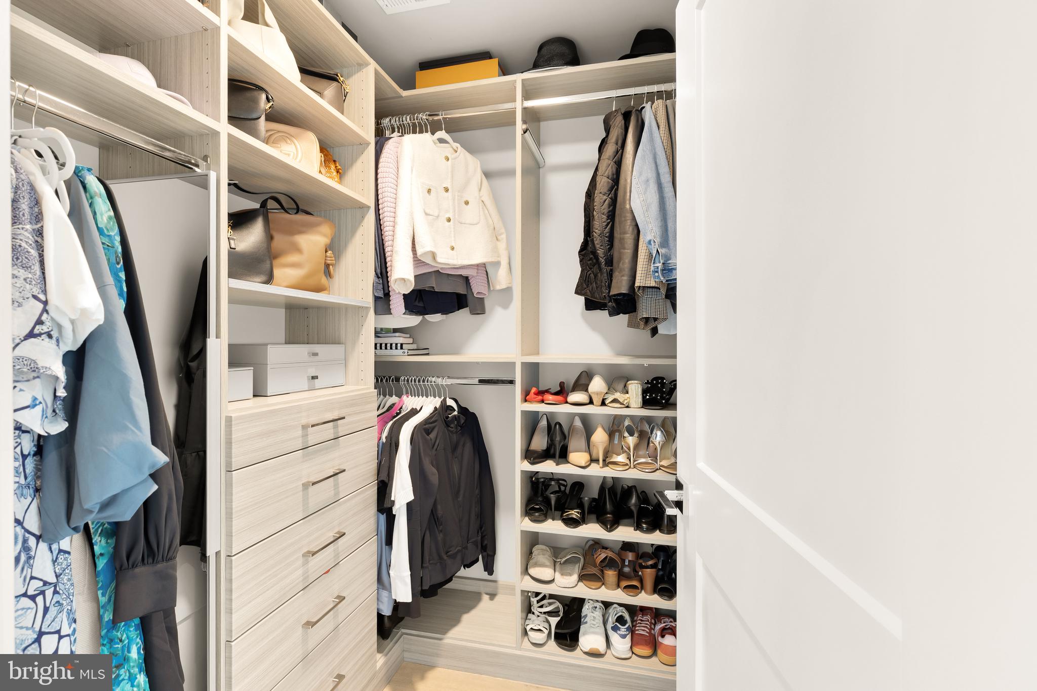 215 MONTGOMERY STREET