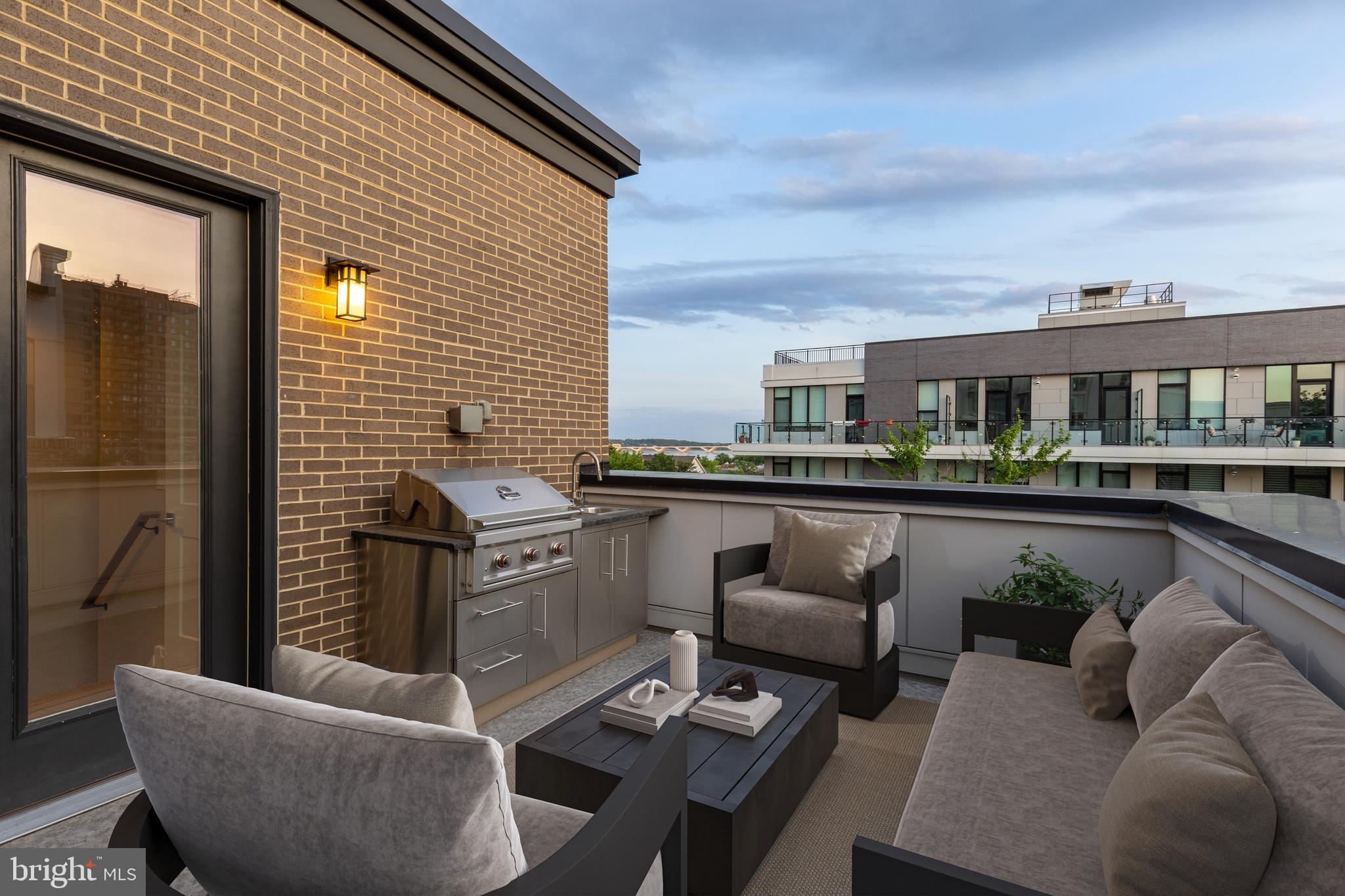 215 MONTGOMERY STREET