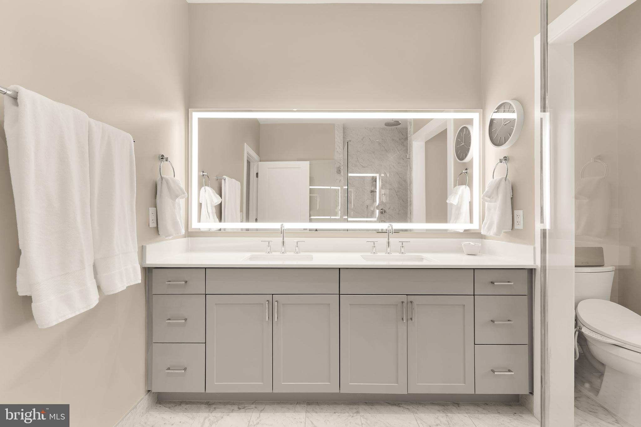 215 MONTGOMERY STREET