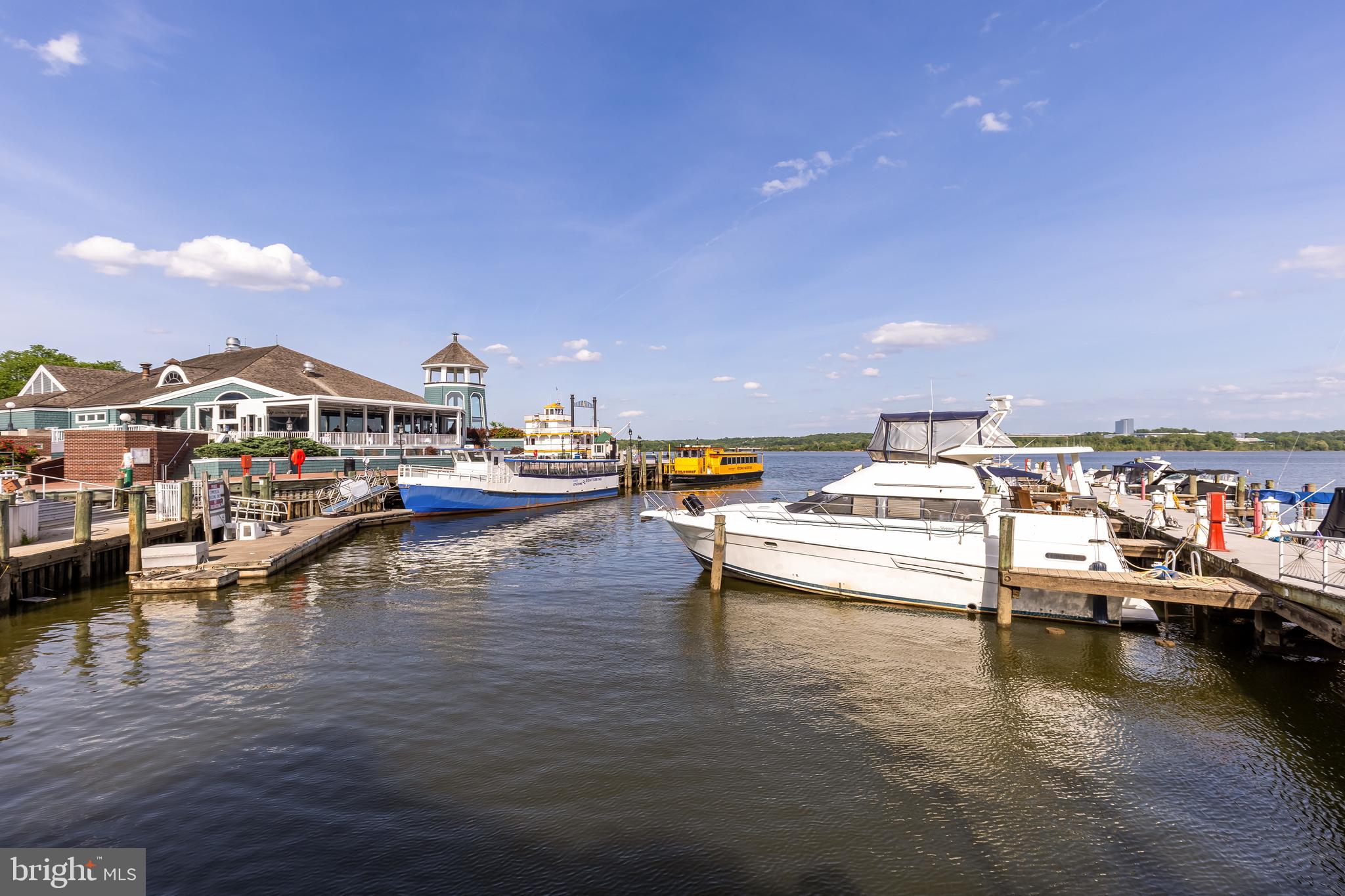 215 MONTGOMERY STREET