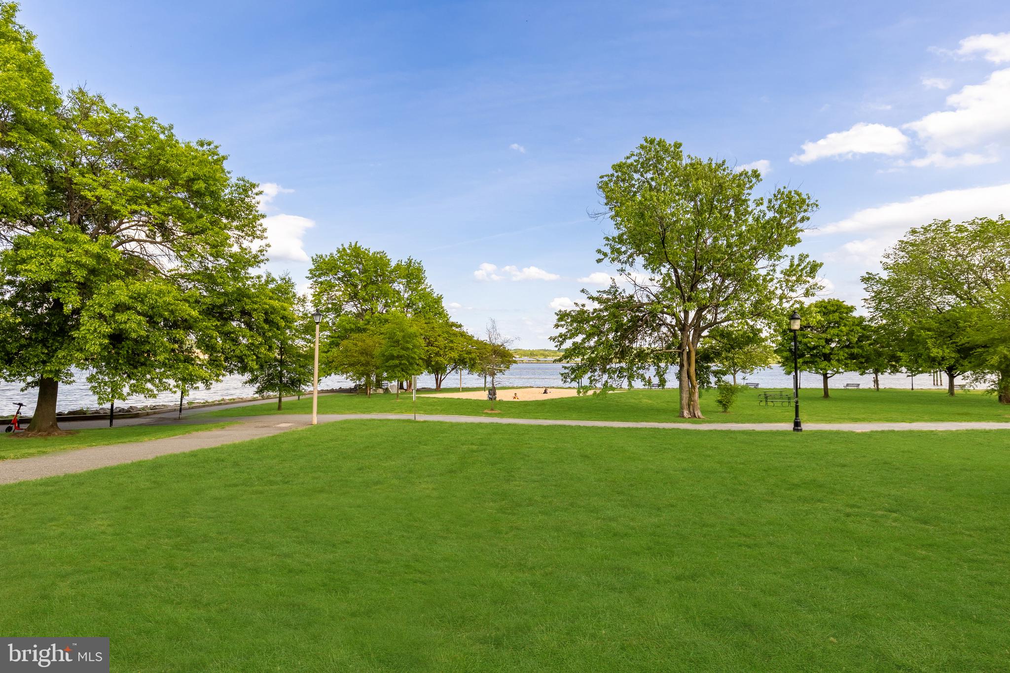 215 MONTGOMERY STREET