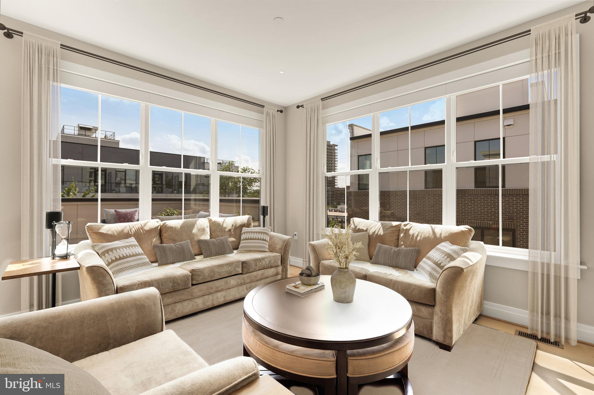 215 MONTGOMERY STREET