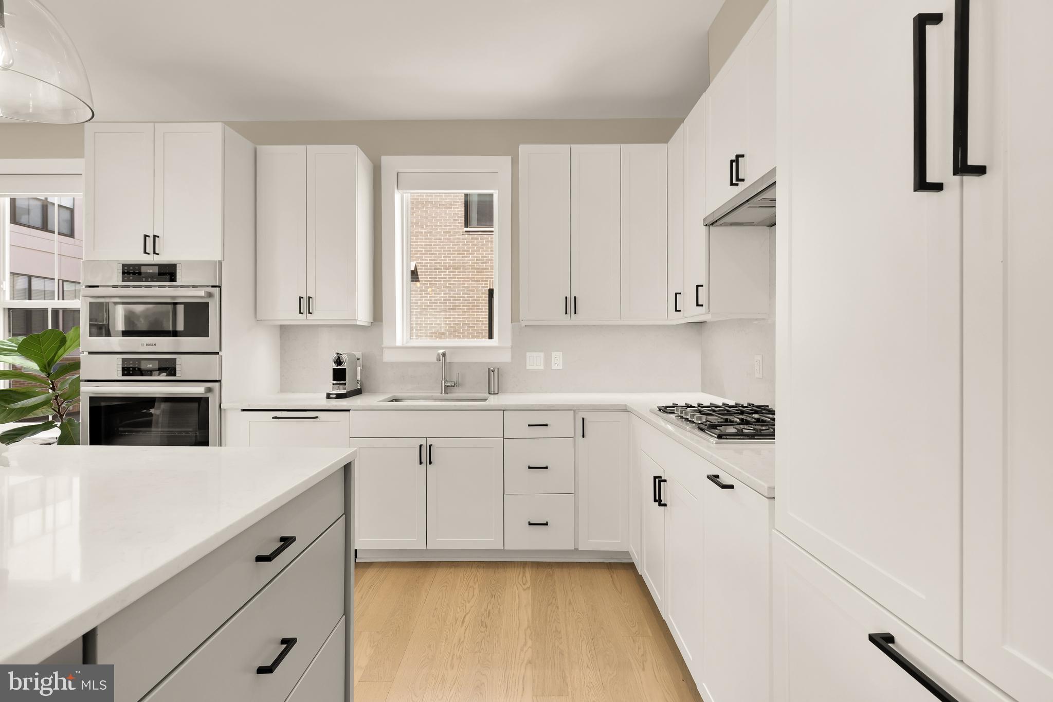 215 MONTGOMERY STREET