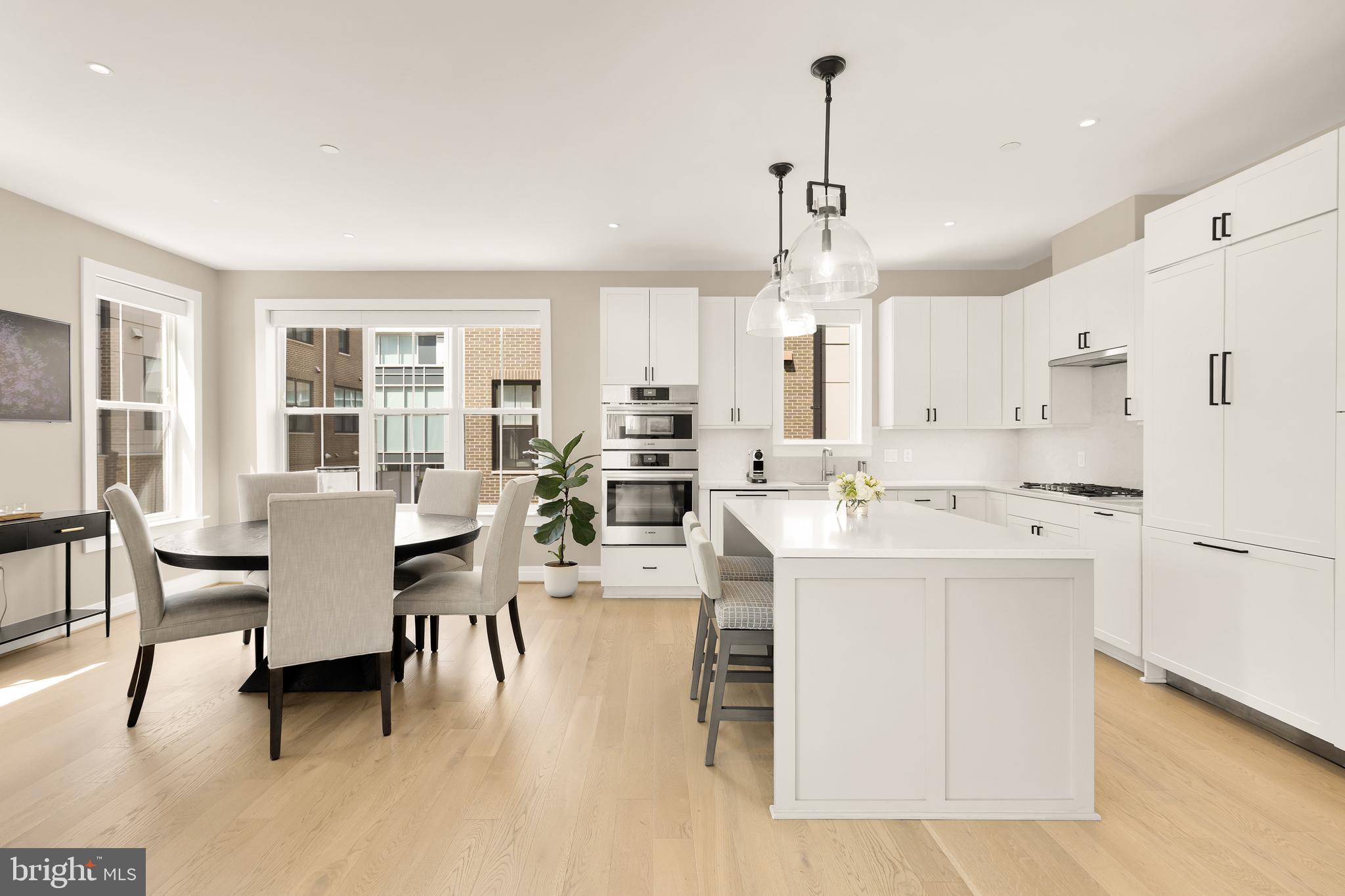 215 MONTGOMERY STREET