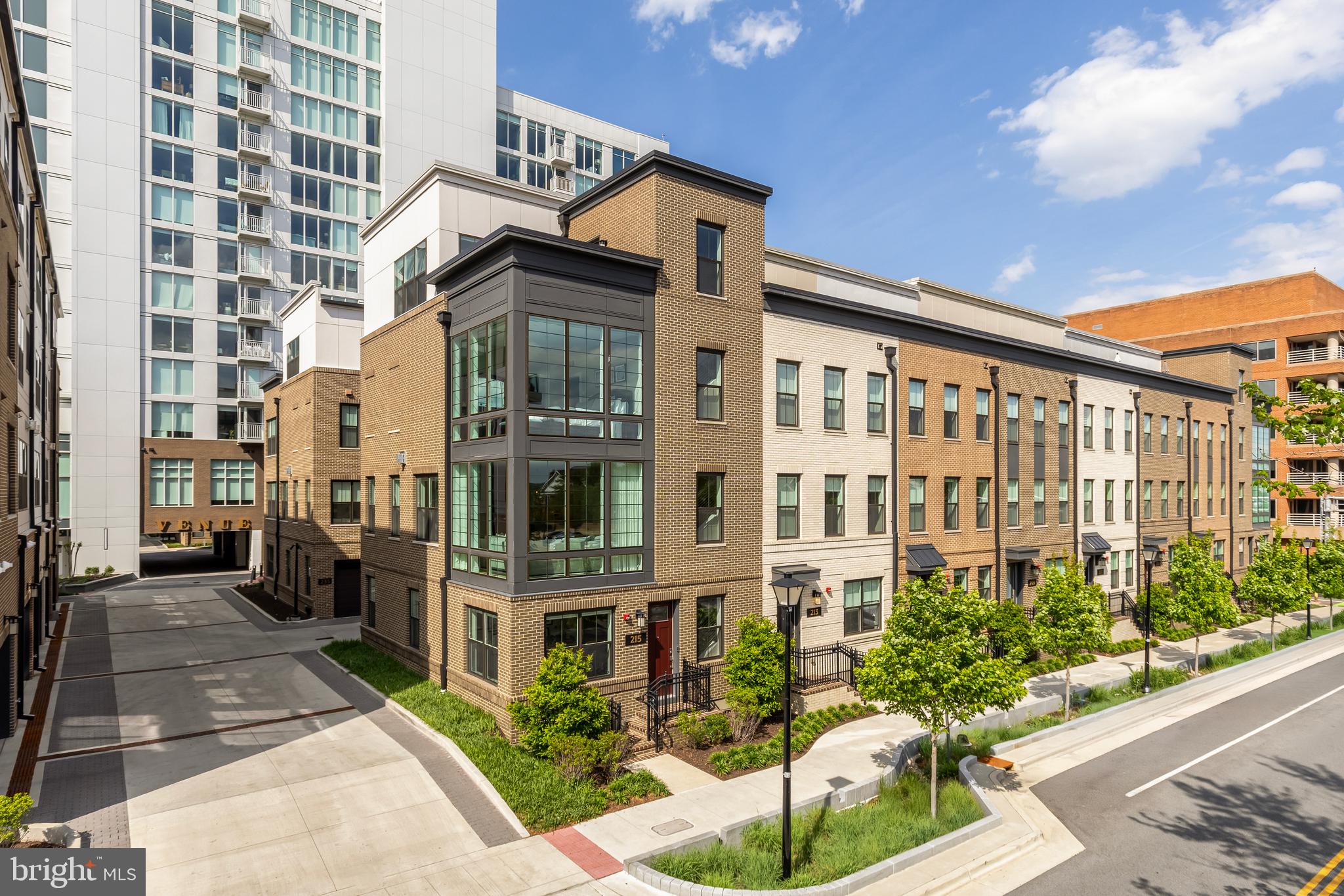 215 MONTGOMERY STREET