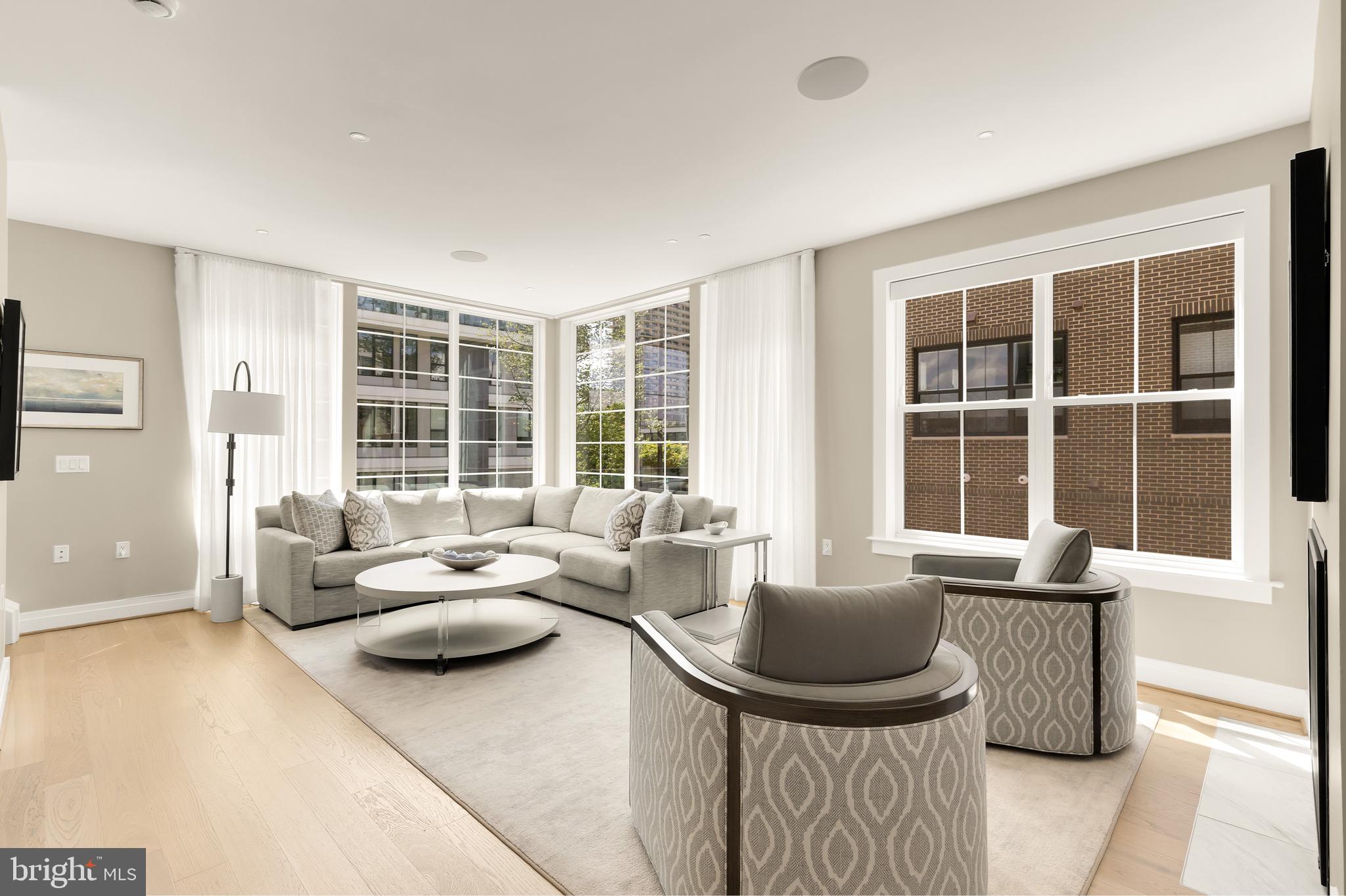 215 MONTGOMERY STREET