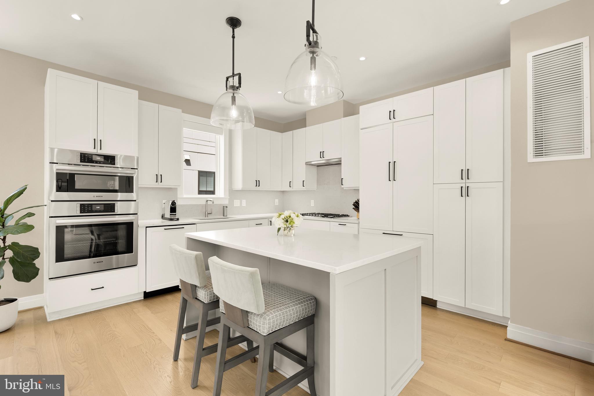 215 MONTGOMERY STREET