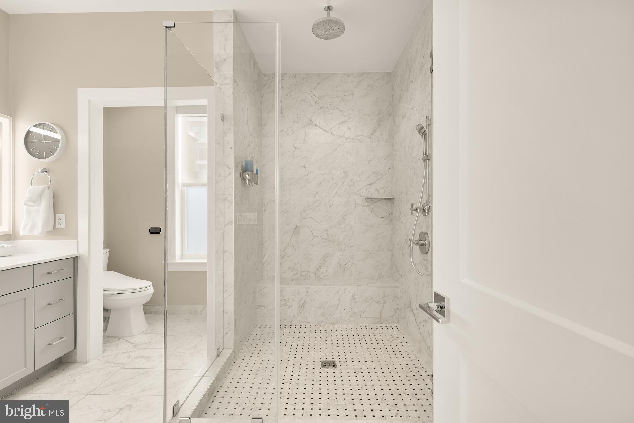 215 MONTGOMERY STREET