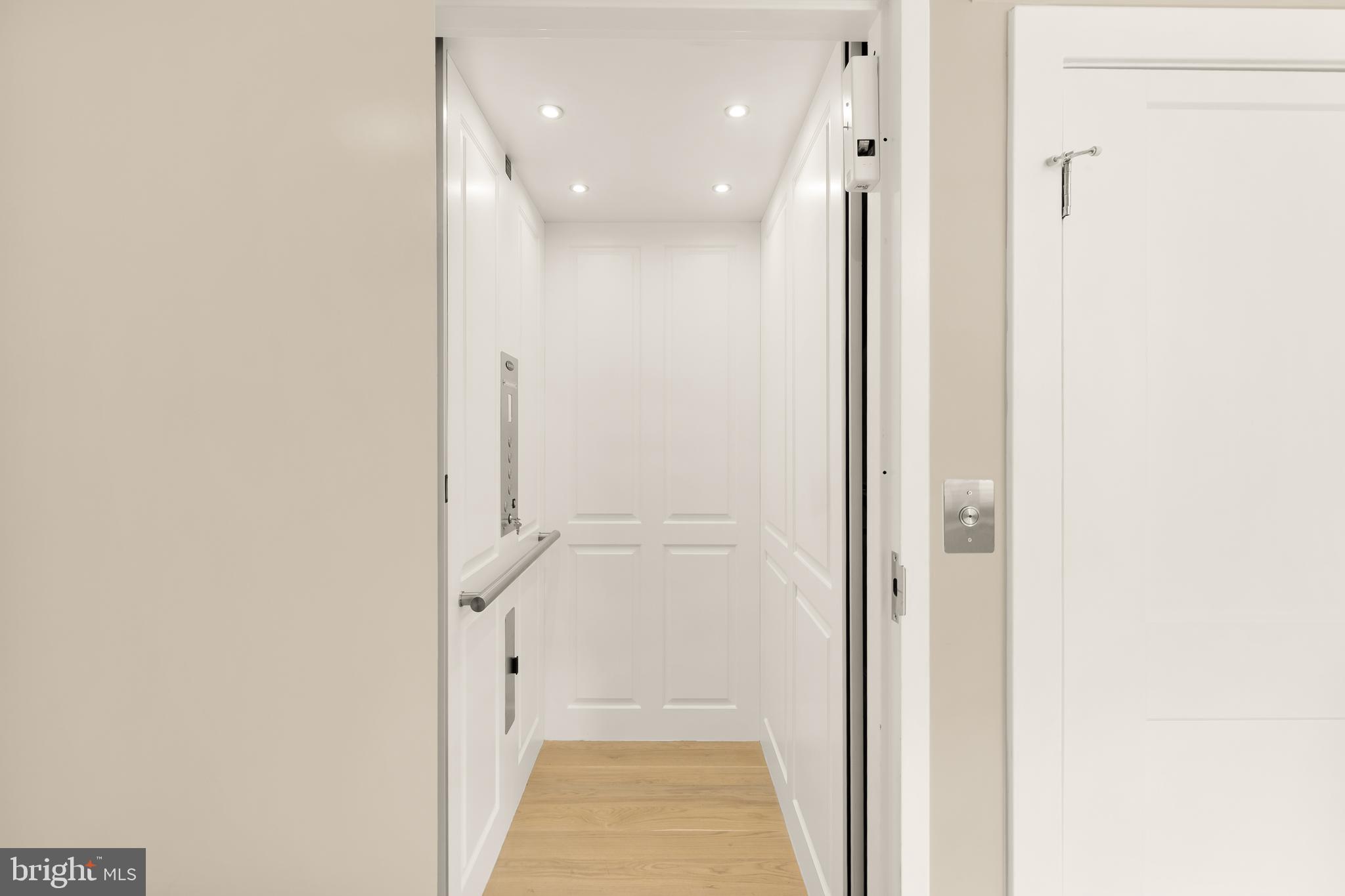 215 MONTGOMERY STREET