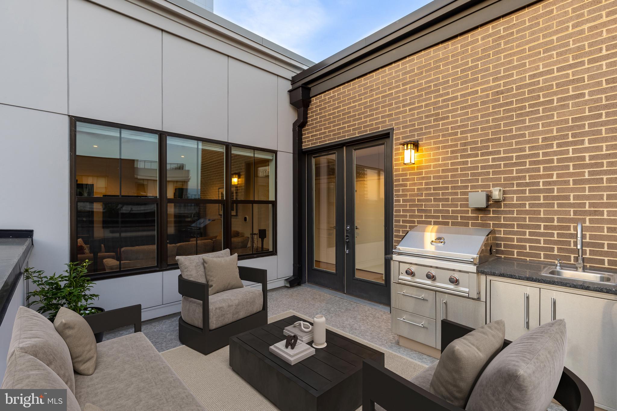 215 MONTGOMERY STREET