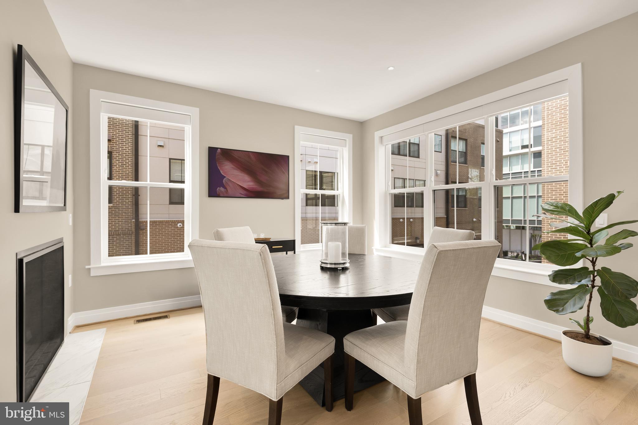 215 MONTGOMERY STREET