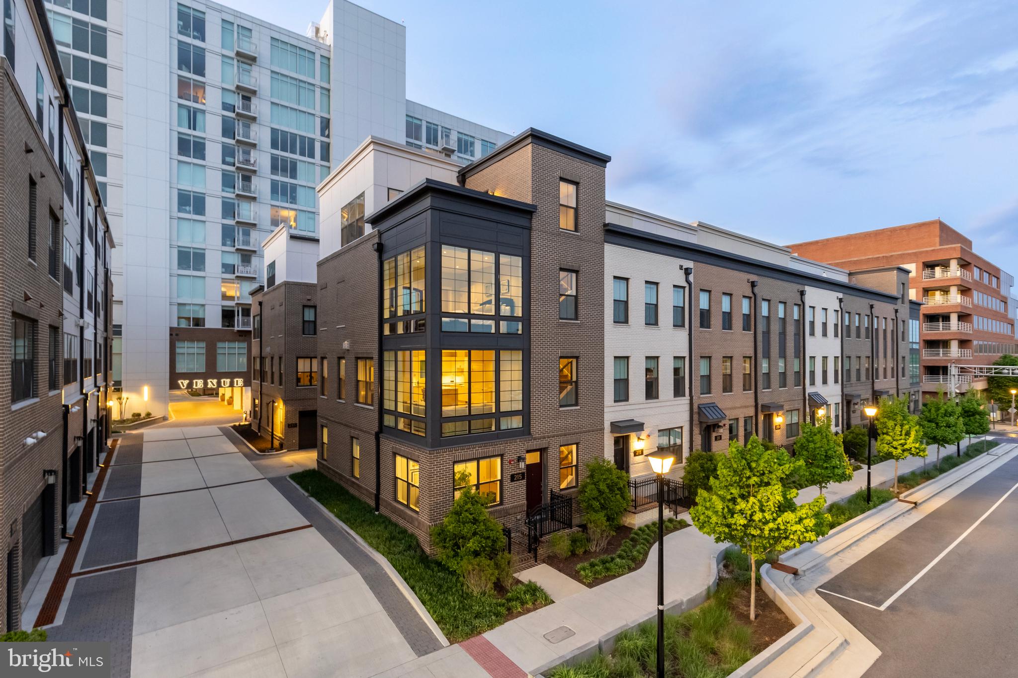 215 MONTGOMERY STREET