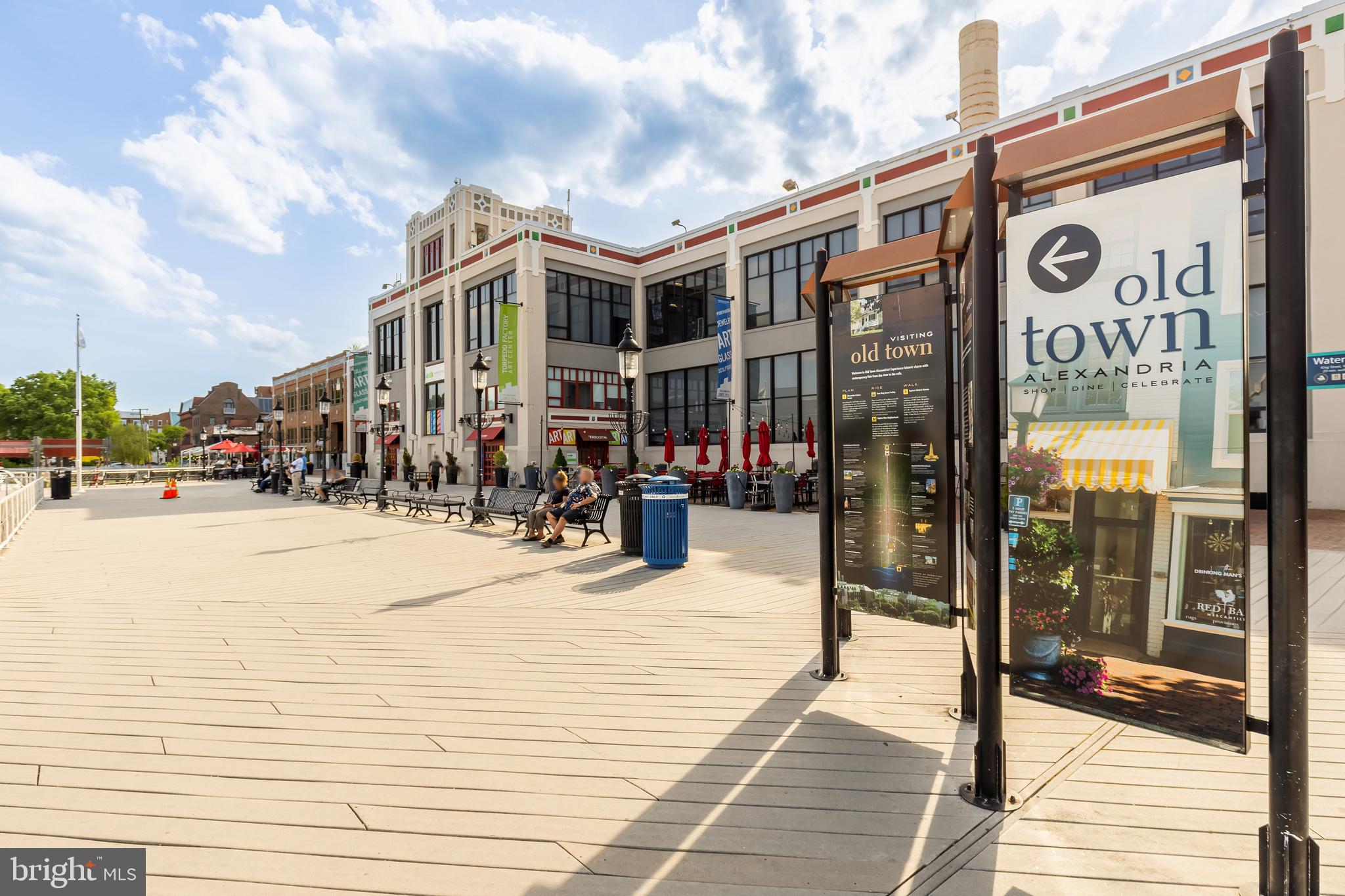 215 MONTGOMERY STREET