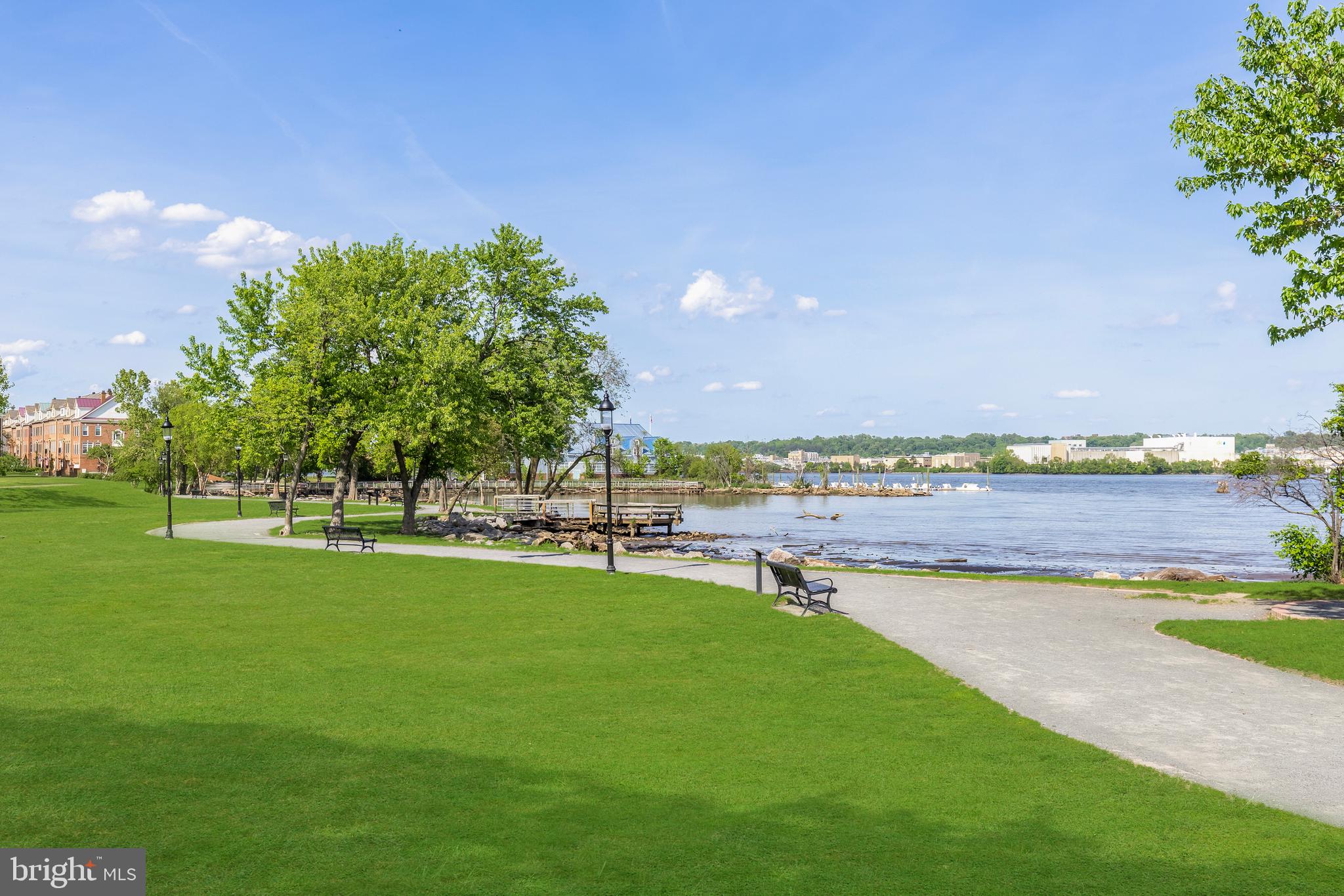 215 MONTGOMERY STREET