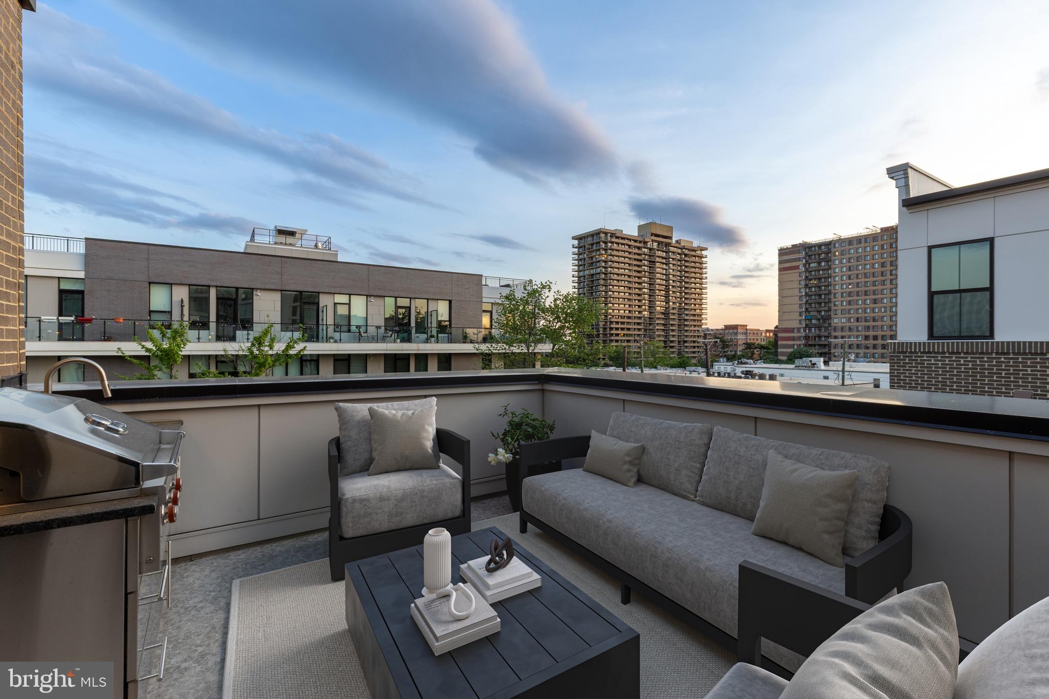 215 MONTGOMERY STREET