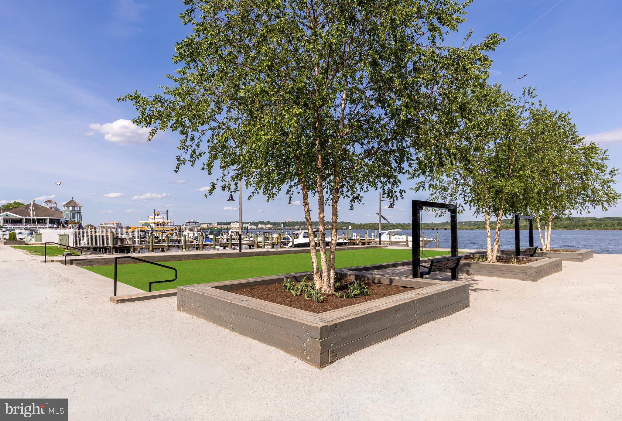 215 MONTGOMERY STREET