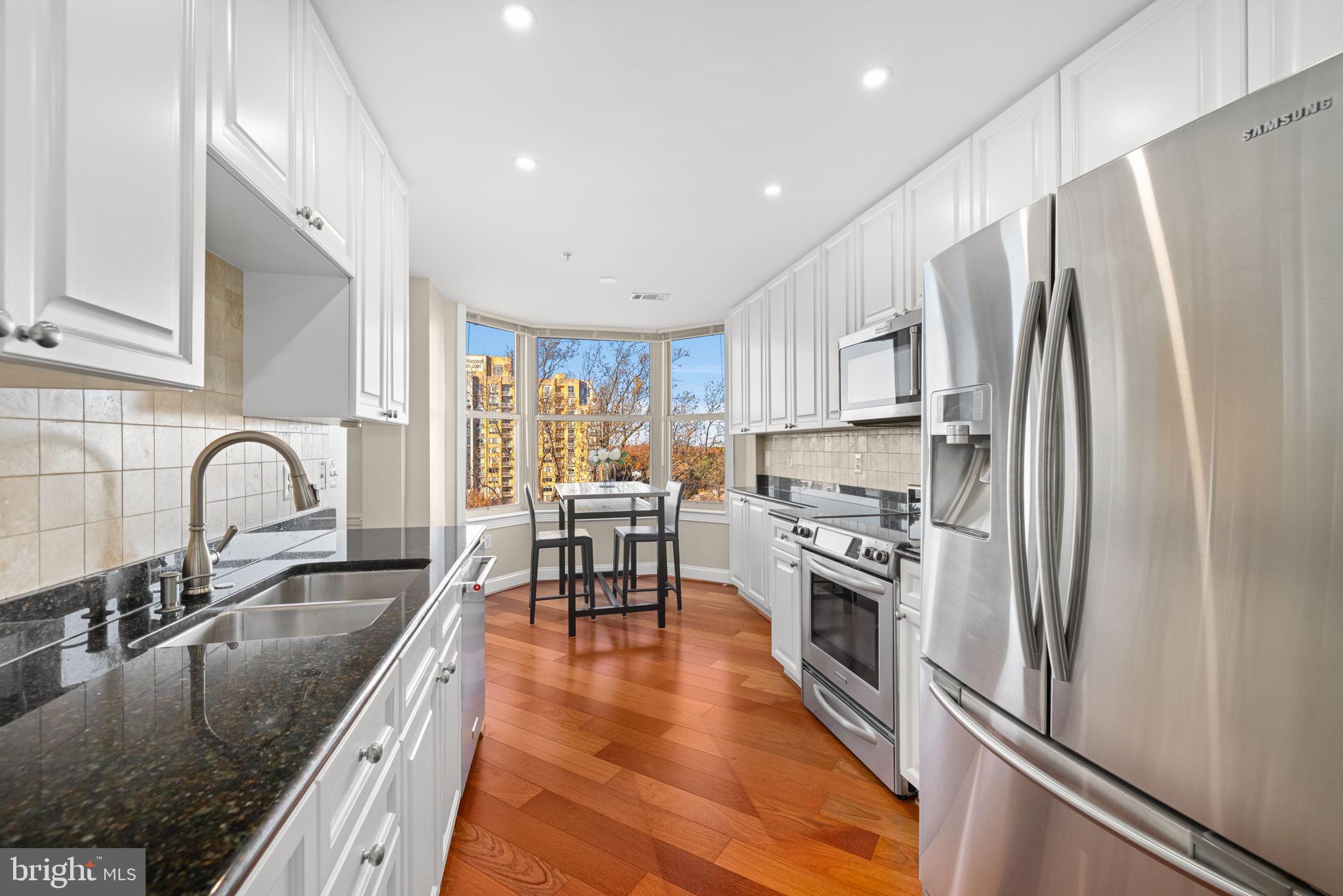 11776 STRATFORD HOUSE PLACE 907