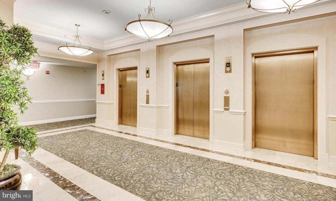 11776 STRATFORD HOUSE PLACE 907