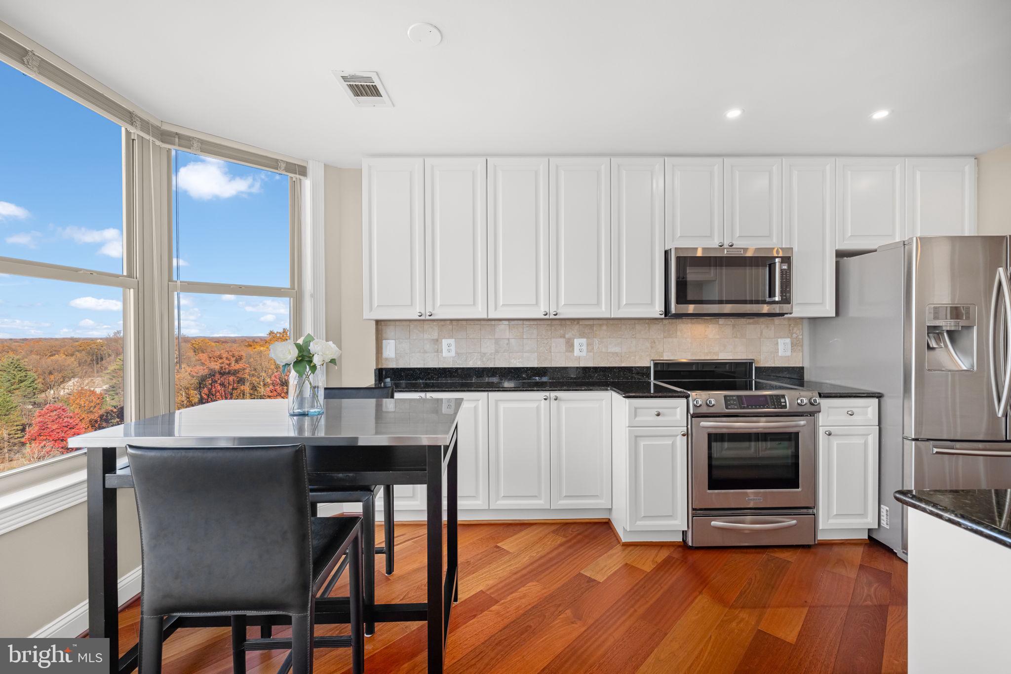 11776 STRATFORD HOUSE PLACE 907