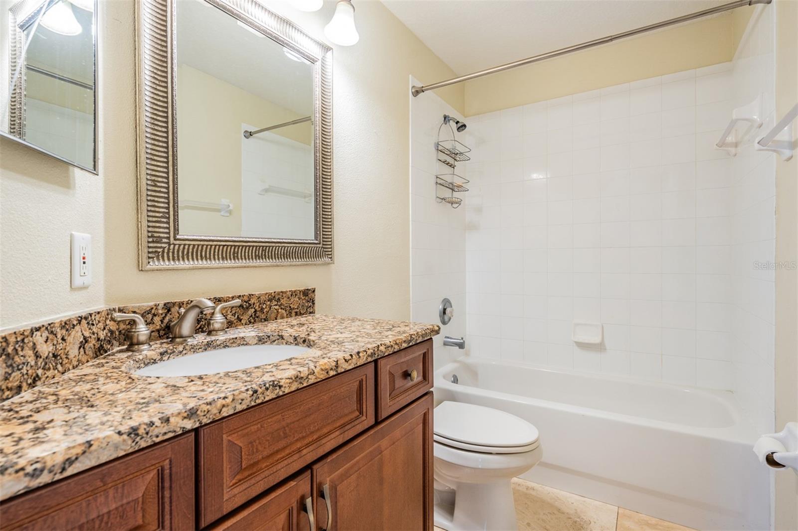 5503 TERRAIN DE GOLF DR