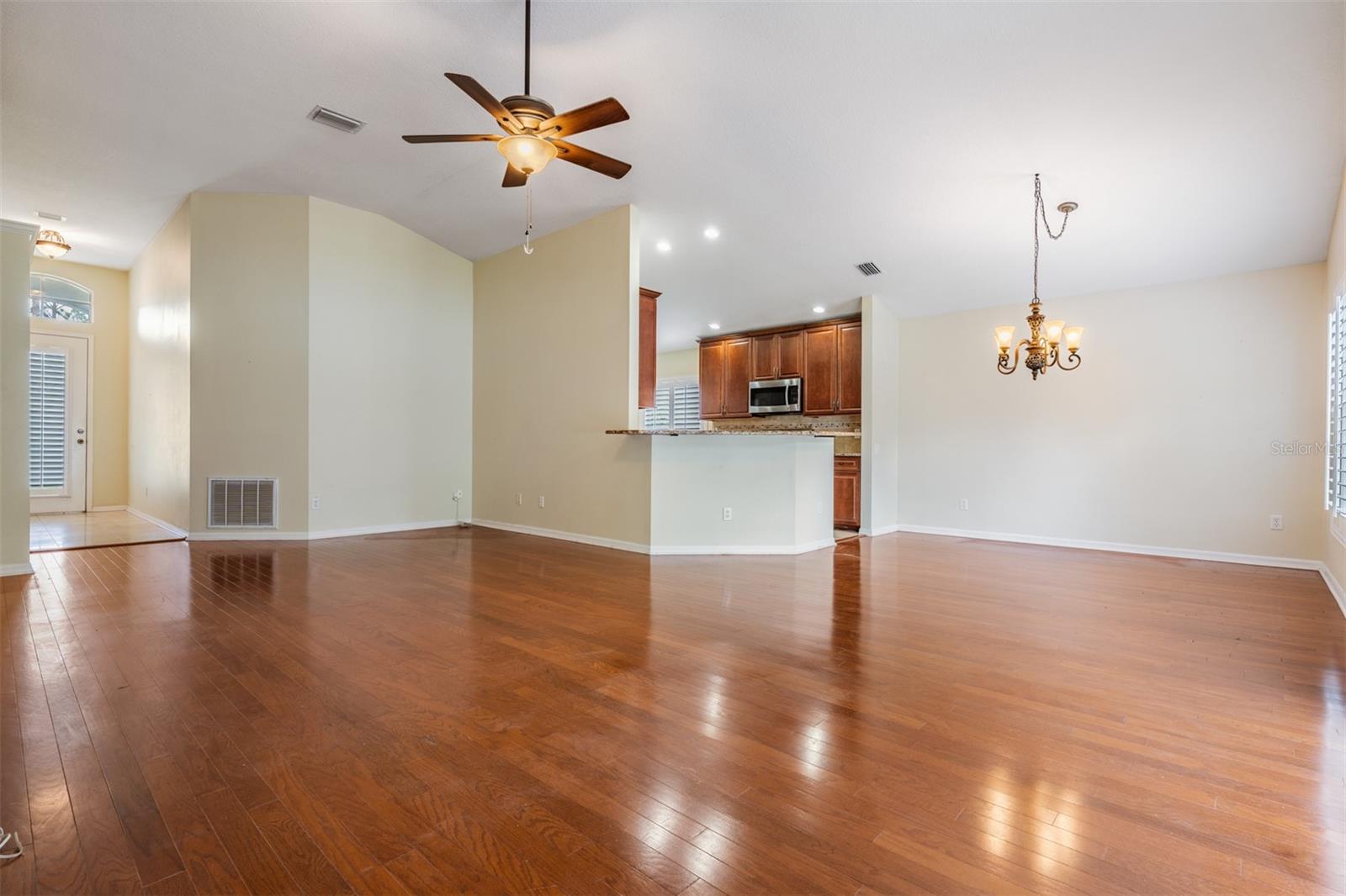 5503 TERRAIN DE GOLF DR