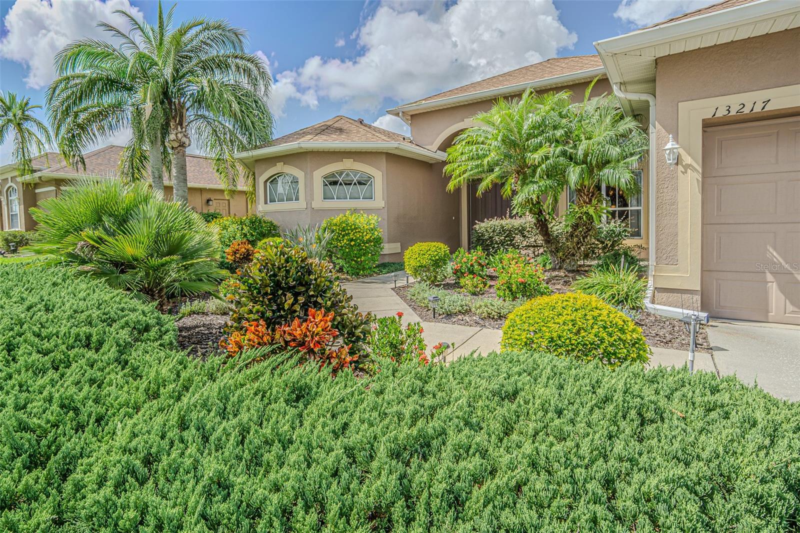 13217 THOROUGHBRED DR