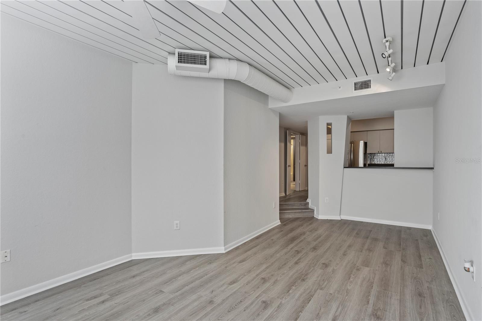 2411 W HORATIO ST #522